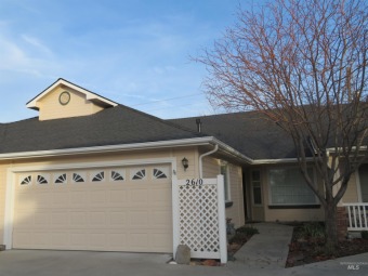 Amazing townhouse in the very desirable 55+ gated community Lake on Lakeview Golf Club in Idaho - for sale on GolfHomes.com, golf home, golf lot