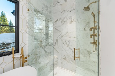 Just off the 18th tee box, Par 5 is a refined mountain retreat on Lahontan Golf Club - Lahontan in California - for sale on GolfHomes.com, golf home, golf lot