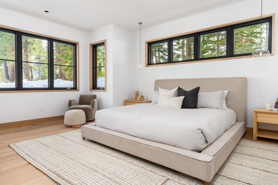 Just off the 18th tee box, Par 5 is a refined mountain retreat on Lahontan Golf Club - Lahontan in California - for sale on GolfHomes.com, golf home, golf lot