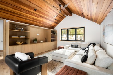 Just off the 18th tee box, Par 5 is a refined mountain retreat on Lahontan Golf Club - Lahontan in California - for sale on GolfHomes.com, golf home, golf lot