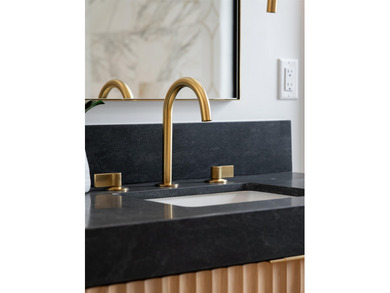 Just off the 18th tee box, Par 5 is a refined mountain retreat on Lahontan Golf Club - Lahontan in California - for sale on GolfHomes.com, golf home, golf lot