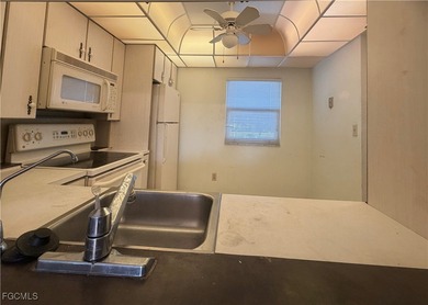 IDEAL FOR BUYER SEEKING A PROJECT! 55+ COMMUNITY. FULL on Seven Lakes Golf and Tennis Community in Florida - for sale on GolfHomes.com, golf home, golf lot