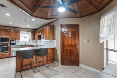 Charming single-story home in the Sought-After Oakridge Golf on Duck Creek Golf Club in Texas - for sale on GolfHomes.com, golf home, golf lot