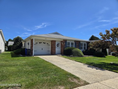 Hawthorne model....NEWER GAS HEAT AND CENTRAL AIR...Thermal on Lions Head Country Club in New Jersey - for sale on GolfHomes.com, golf home, golf lot