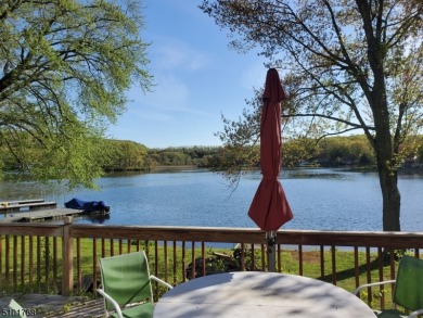 Open floor plan, beautifully renovated lakefront home on level on Lake Lackawanna Golf Course in New Jersey - for sale on GolfHomes.com, golf home, golf lot
