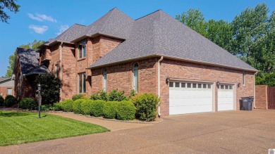 This beautiful, well maintained 4-bedroom, 3.5 half bath located on Country Club of Paducah in Kentucky - for sale on GolfHomes.com, golf home, golf lot