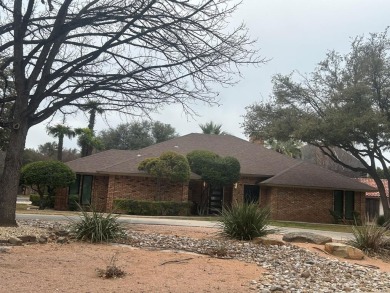 This home is waiting for the perfect family who loves to on Bentwood Country Club in Texas - for sale on GolfHomes.com, golf home, golf lot