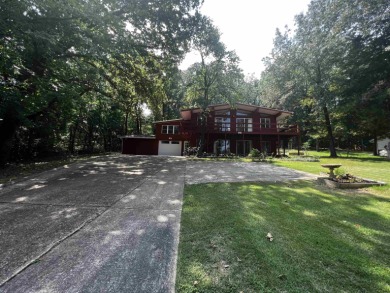 This newly remodeled house has all three. Close enough to walk on Cherokee Village North Course in Arkansas - for sale on GolfHomes.com, golf home, golf lot