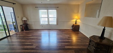 Spacious 2 bedroom 2 bath home in 55 + Resort style community in on Zephyrhills Municipal Golf Course in Florida - for sale on GolfHomes.com, golf home, golf lot