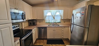 Spacious 2 bedroom 2 bath home in 55 + Resort style community in on Zephyrhills Municipal Golf Course in Florida - for sale on GolfHomes.com, golf home, golf lot