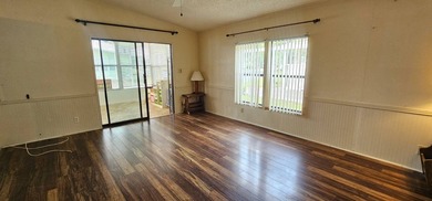 Spacious 2 bedroom 2 bath home in 55 + Resort style community in on Zephyrhills Municipal Golf Course in Florida - for sale on GolfHomes.com, golf home, golf lot