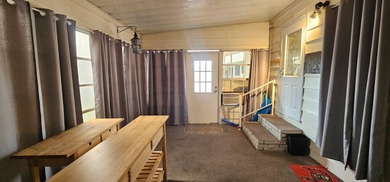 Spacious 2 bedroom 2 bath home in 55 + Resort style community in on Zephyrhills Municipal Golf Course in Florida - for sale on GolfHomes.com, golf home, golf lot