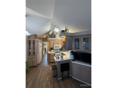 Charming home with versatile Arizona room has a completely on Riverview Golf Course in Arizona - for sale on GolfHomes.com, golf home, golf lot