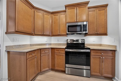 TURNKEY! GOLF MEMBERSHIP! STUNNING 3-BEDROOM, 2-BATH, 2-CAR on Heritage Landing Golf  in Florida - for sale on GolfHomes.com, golf home, golf lot