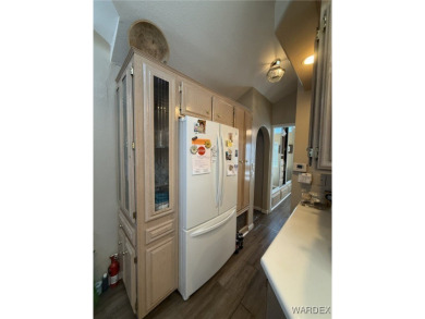 Charming home with versatile Arizona room has a completely on Riverview Golf Course in Arizona - for sale on GolfHomes.com, golf home, golf lot