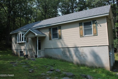 HOME SWEET HOME!  Must see this charming 3 Bedroom, 2 1/2 bath on Forest Lake Club in Pennsylvania - for sale on GolfHomes.com, golf home, golf lot