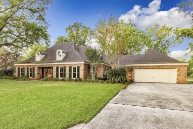 Ellendale on the golf course at its finest!  This beauty has 4 on Ellendale Country Club in Louisiana - for sale on GolfHomes.com, golf home, golf lot