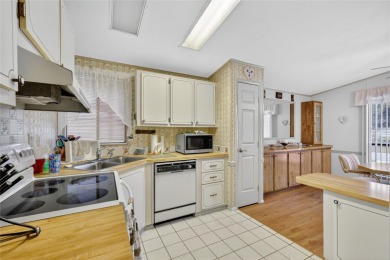 Come take a look at this well maintained home in The Villages at on Silver Lake Executive Golf Course in Florida - for sale on GolfHomes.com, golf home, golf lot