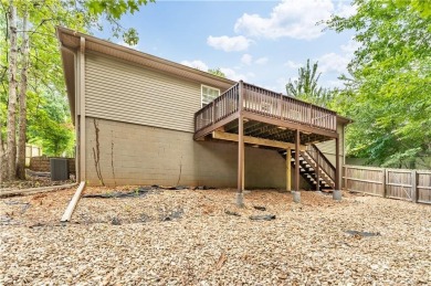 A slice of paradise in Bella Vista!  This 2 large bedroom, 2 on Bella Vista - Metfield Golf Complex and Country Club in Arkansas - for sale on GolfHomes.com, golf home, golf lot