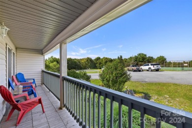 *SKIP THE STRESS & HASSLE OF RENOVATING* RARE FIND...OPEN FLOOR on Beech Mountain Club in North Carolina - for sale on GolfHomes.com, golf home, golf lot