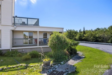 *SKIP THE STRESS & HASSLE OF RENOVATING* RARE FIND...OPEN FLOOR on Beech Mountain Club in North Carolina - for sale on GolfHomes.com, golf home, golf lot