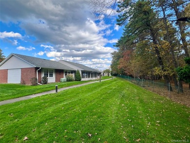 Baronet model in a great location. This condo is in excellent on Leisure Village Golf Course in New York - for sale on GolfHomes.com, golf home, golf lot