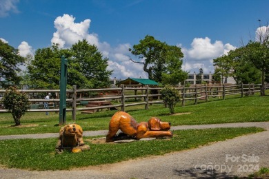 *SKIP THE STRESS & HASSLE OF RENOVATING* RARE FIND...OPEN FLOOR on Beech Mountain Club in North Carolina - for sale on GolfHomes.com, golf home, golf lot