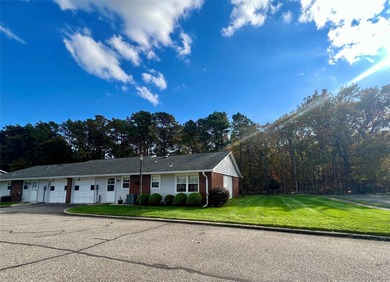 Baronet model in a great location. This condo is in excellent on Leisure Village Golf Course in New York - for sale on GolfHomes.com, golf home, golf lot