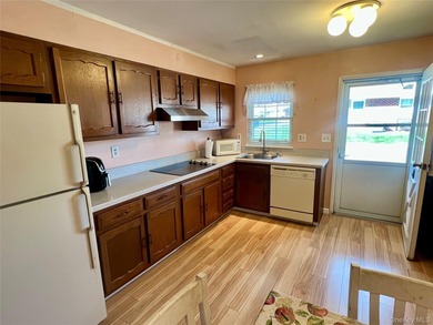 Baronet model in a great location. This condo is in excellent on Leisure Village Golf Course in New York - for sale on GolfHomes.com, golf home, golf lot