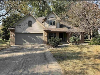 Charming 4-Bed, 3.5-Bath Home on Dakota Dunes Golf Course!! This on Dakota Dunes Country Club in South Dakota - for sale on GolfHomes.com, golf home, golf lot