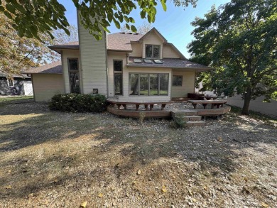 Charming 4-Bed, 3.5-Bath Home on Dakota Dunes Golf Course!! This on Dakota Dunes Country Club in South Dakota - for sale on GolfHomes.com, golf home, golf lot