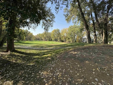 Charming 4-Bed, 3.5-Bath Home on Dakota Dunes Golf Course!! This on Dakota Dunes Country Club in South Dakota - for sale on GolfHomes.com, golf home, golf lot