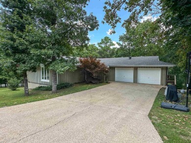 Spacious Family Home in the Heart of Cherokee Village! Move on Cherokee Village North Course in Arkansas - for sale on GolfHomes.com, golf home, golf lot