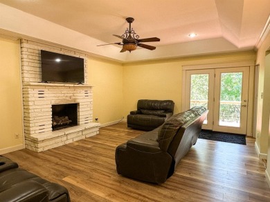 Spacious Family Home in the Heart of Cherokee Village! Move on Cherokee Village North Course in Arkansas - for sale on GolfHomes.com, golf home, golf lot