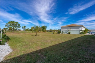 Introducing a charming 2 bedroom, 2.5 bathroom house located in on Kingsway Country Club in Florida - for sale on GolfHomes.com, golf home, golf lot