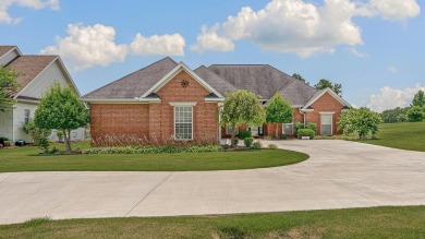 Elegant One-Level Home on the Golf Course in Sage Meadows on Sage Meadows Golf Course in Arkansas - for sale on GolfHomes.com, golf home, golf lot