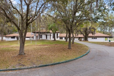 Welcome to this elegantly renovated 2-bedroom, 2-bath home on Julington Creek Golf Club in Florida - for sale on GolfHomes.com, golf home, golf lot