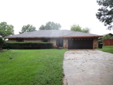 Nice 3 bedroom and 2 bath home located in the Fairway Forest on Huntington Park Golf Course in Louisiana - for sale on GolfHomes.com, golf home, golf lot