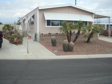 This 1973 140 sq ft. Manufactured home is a 2-bedroom 2 bath on The Club At Shenandoah Springs in California - for sale on GolfHomes.com, golf home, golf lot