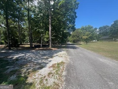 Beautiful level 1 acre corner building lot in Golf course on Hartwell Golf Club in Georgia - for sale on GolfHomes.com, golf home, golf lot