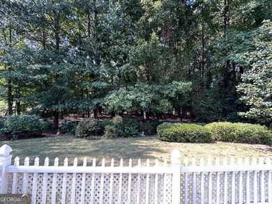 Welcome to this beautifully maintained 3-bedroom, 2-bathroom on Braelinn Golf Club in Georgia - for sale on GolfHomes.com, golf home, golf lot