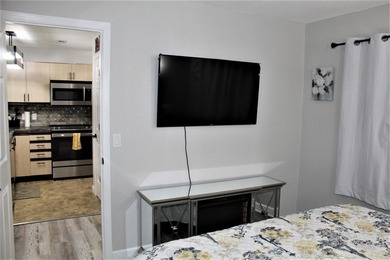Beautifully remodeled 1 bed / 1 bath condo, sold fully furnished on Pointe Royale Village Country Club in Missouri - for sale on GolfHomes.com, golf home, golf lot