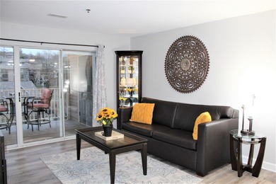 Beautifully remodeled 1 bed / 1 bath condo, sold fully furnished on Pointe Royale Village Country Club in Missouri - for sale on GolfHomes.com, golf home, golf lot