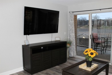 Beautifully remodeled 1 bed / 1 bath condo, sold fully furnished on Pointe Royale Village Country Club in Missouri - for sale on GolfHomes.com, golf home, golf lot