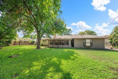 Spacious 3-2-2 ranch style house with a 300 sq ft enclosed patio on Iron Horse Golf Course in Texas - for sale on GolfHomes.com, golf home, golf lot