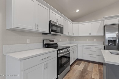 This brand new single-level home is located in a neighborhood on Prairie Falls Golf Club in Idaho - for sale on GolfHomes.com, golf home, golf lot