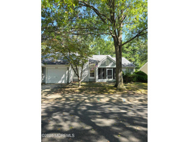 Great opportunity in Leisure Village West! This 2 bedroom, 2 and on Leisure Village West Assoc. in New Jersey - for sale on GolfHomes.com, golf home, golf lot