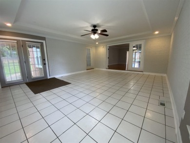You'll fall in love with this beautiful, spacious home on a on CrossWinds Golf Course in Kentucky - for sale on GolfHomes.com, golf home, golf lot