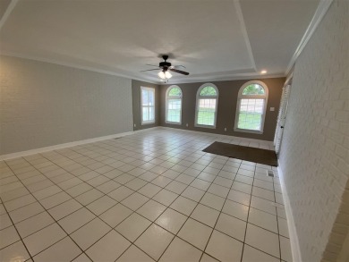 You'll fall in love with this beautiful, spacious home on a on CrossWinds Golf Course in Kentucky - for sale on GolfHomes.com, golf home, golf lot