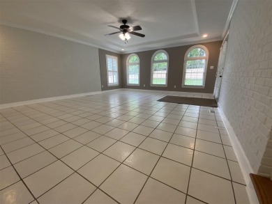 You'll fall in love with this beautiful, spacious home on a on CrossWinds Golf Course in Kentucky - for sale on GolfHomes.com, golf home, golf lot